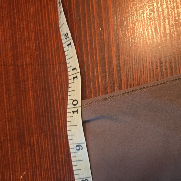 Vuori High-Rise Leggings in Mauve Brown - Picture 7 of 7